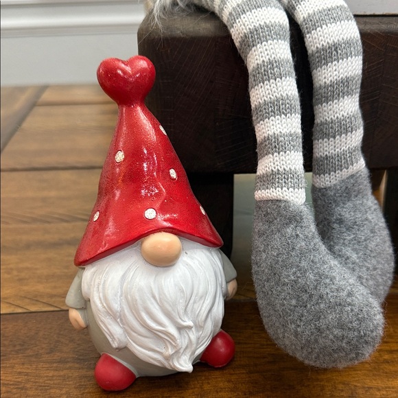 Gray and Red Valentine Gnome Set - Picture 4 of 5